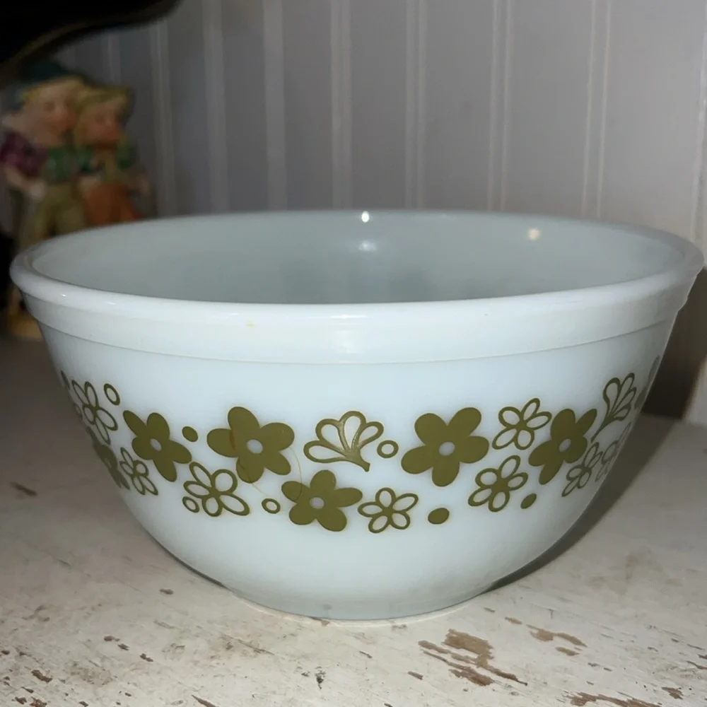 Pyrex Spring blossoms Crazy Daisy mixing bowl set 401 402 403 404
